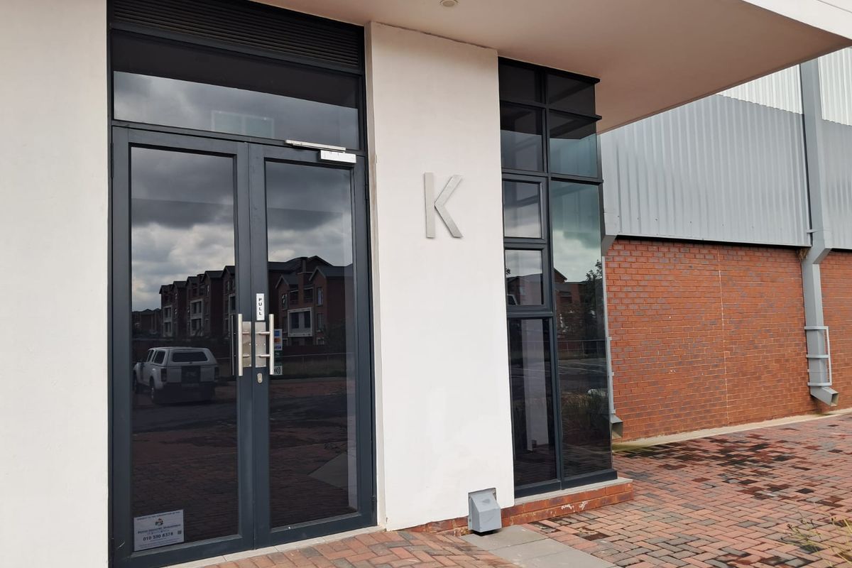 1227m2 Warehouse available in Irene - Photo 2
