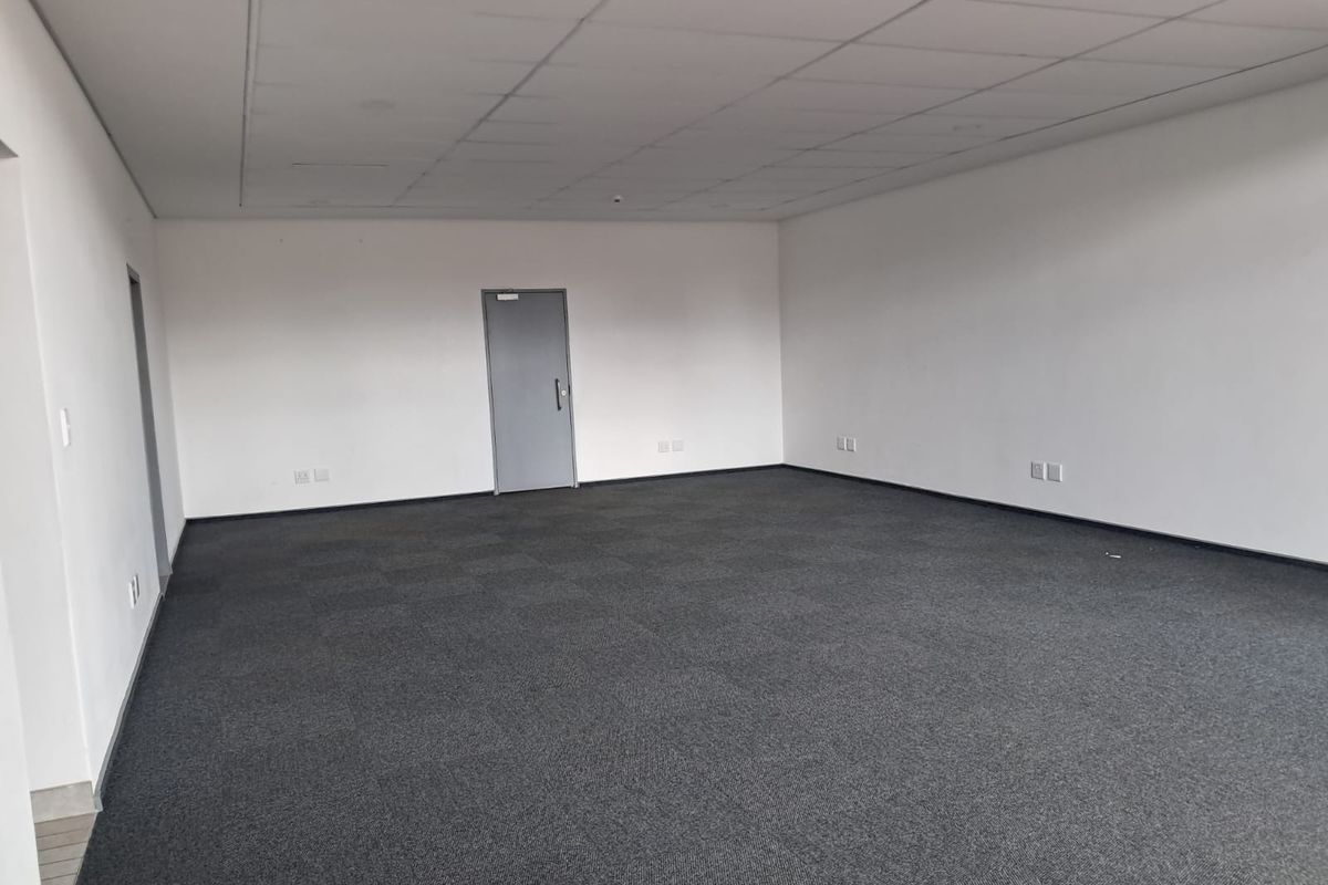 1227m2 Warehouse available in Irene - Photo 4