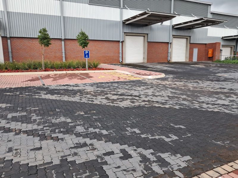 1227m2 Warehouse available in Irene - Photo 3