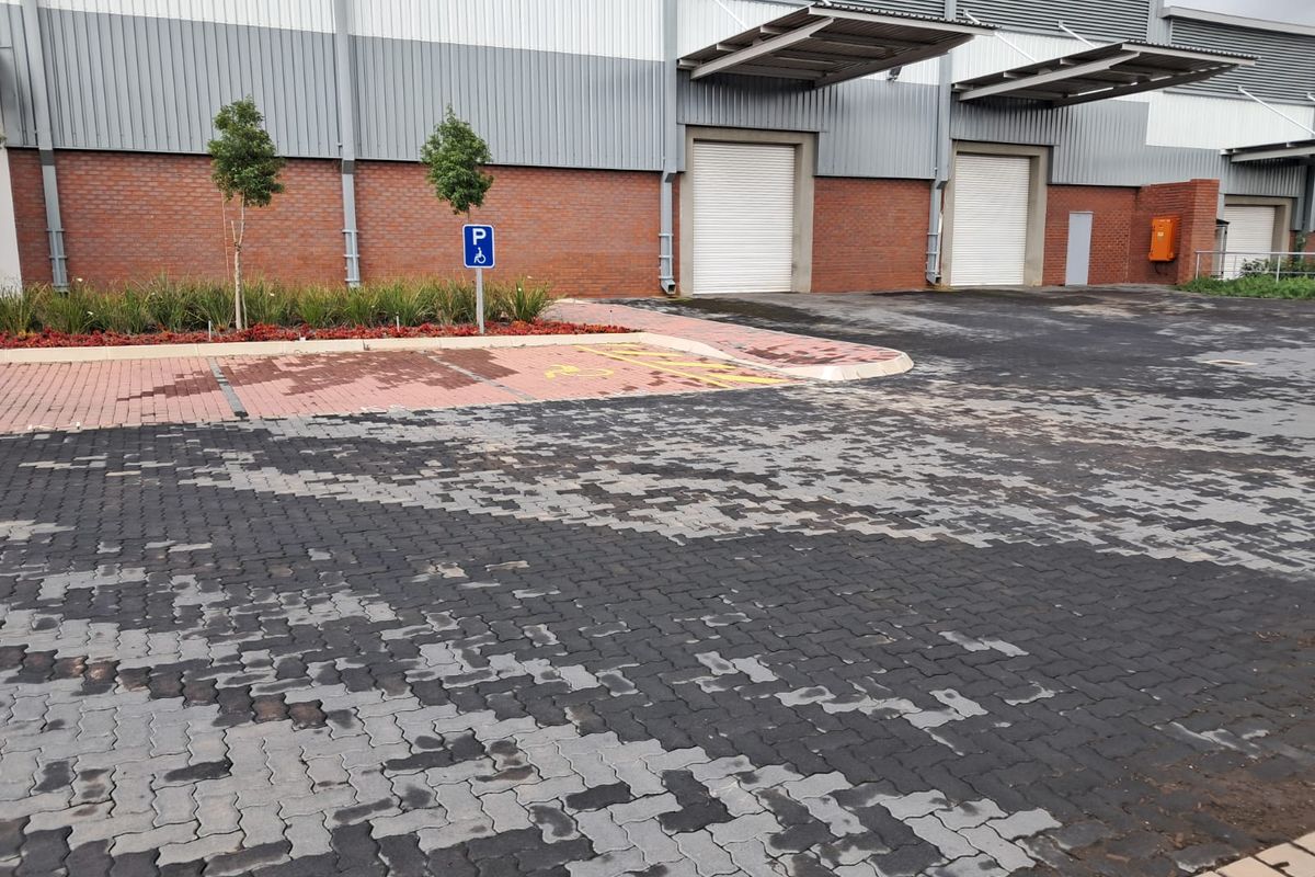 1227m2 Warehouse available in Irene - Photo 3