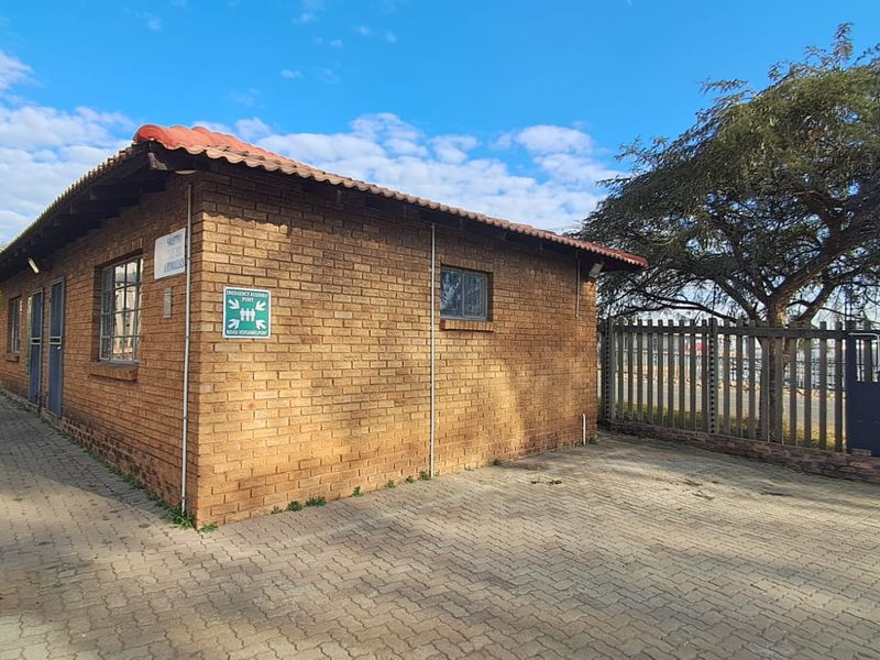 400m2 Warehouse TO LET in Clayville - Industrial 2 - Photo 3
