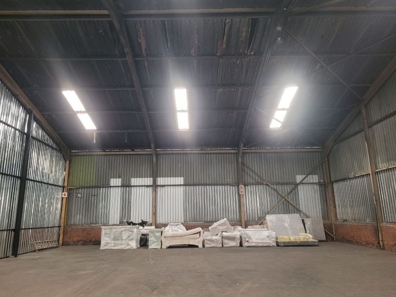 2000m2 Warehouse TO LET in Clayville - Industrial 2 - Photo 8