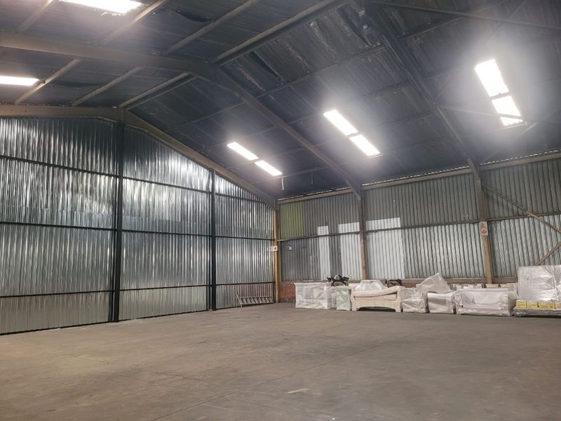 2000m2 Warehouse TO LET in Clayville - Industrial 2 - Photo 10