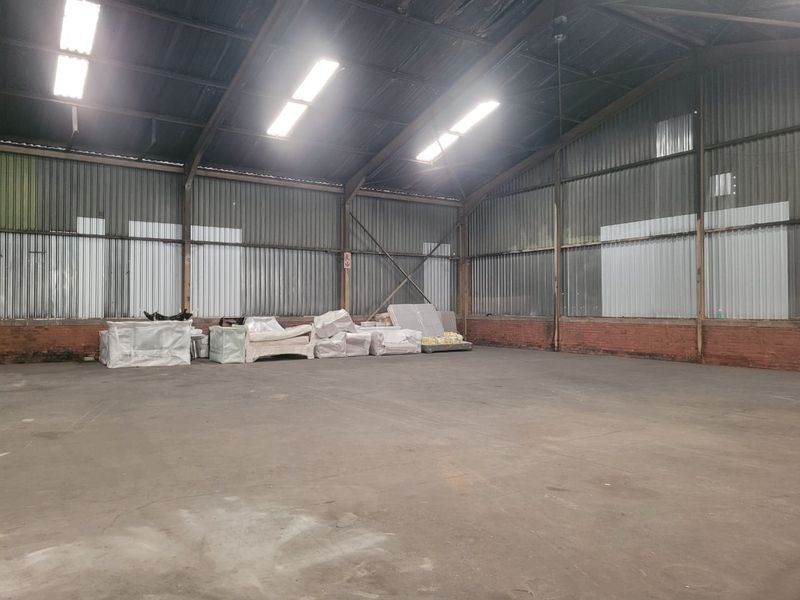2000m2 Warehouse TO LET in Clayville - Industrial 2 - Photo 9