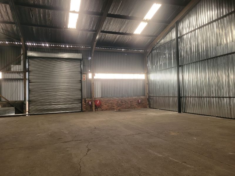 2000m2 Warehouse TO LET in Clayville - Industrial 2 - Photo 5