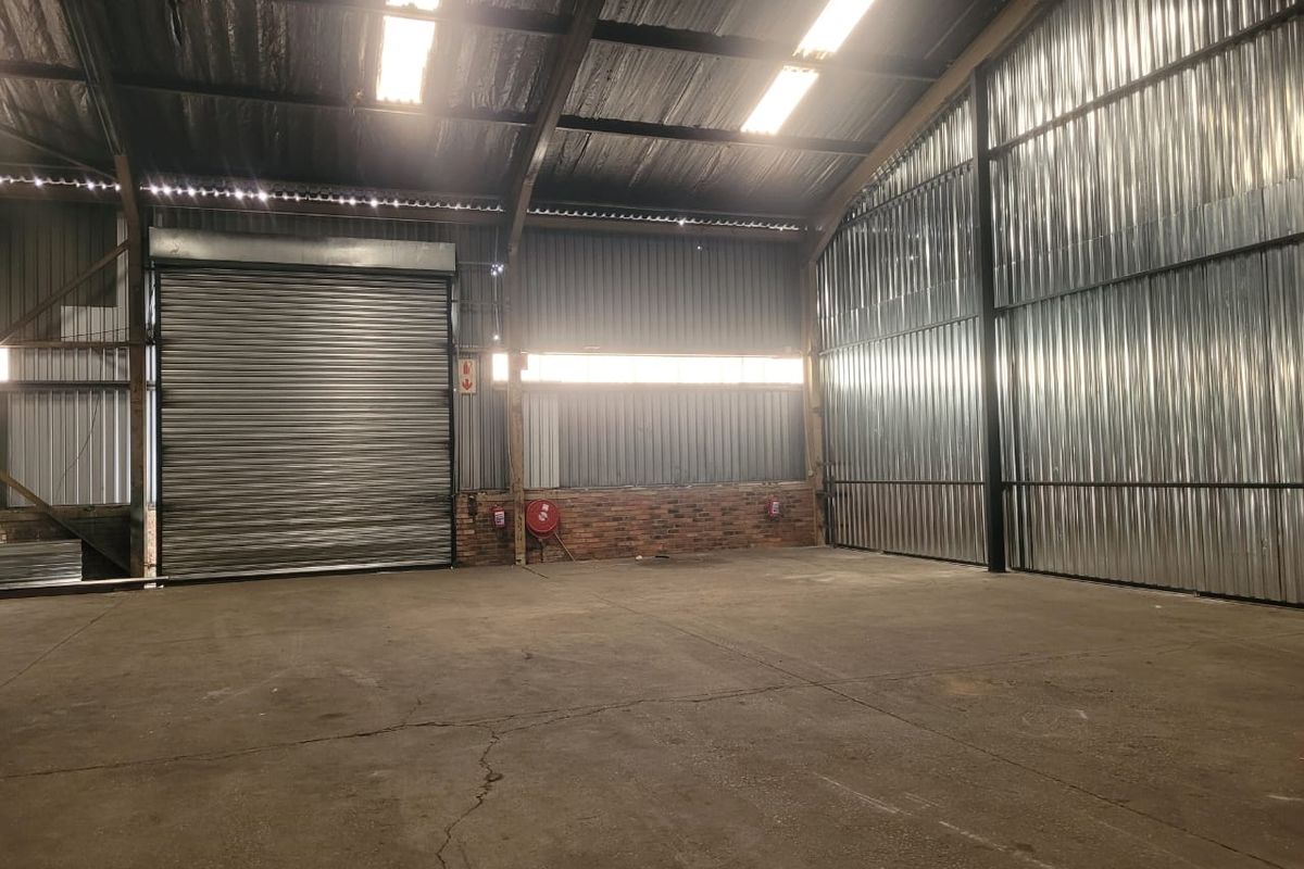 2000m2 Warehouse TO LET in Clayville - Industrial 2 - Photo 5