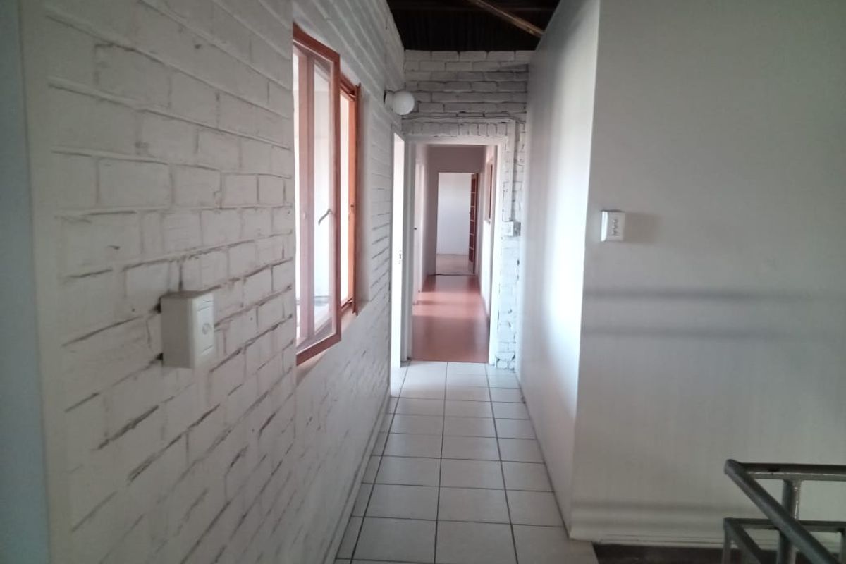 2000m2 Warehouse TO LET in Clayville - Industrial 2 - Photo 3