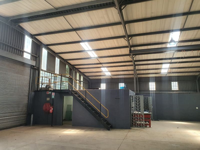800m2 Warehouse TO LET near Olifantsfontein - Photo 10