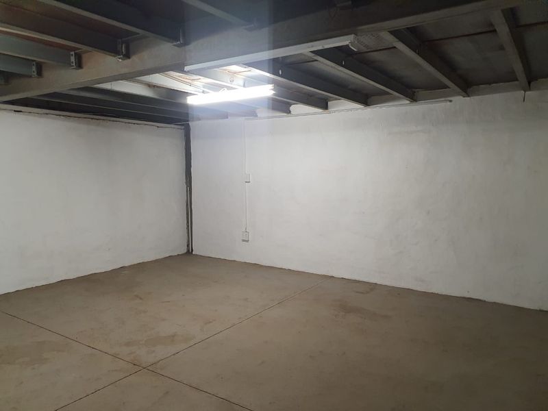 800m2 Warehouse TO LET near Olifantsfontein - Photo 7