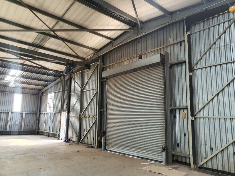 800m2 Warehouse TO LET near Olifantsfontein - Photo 6