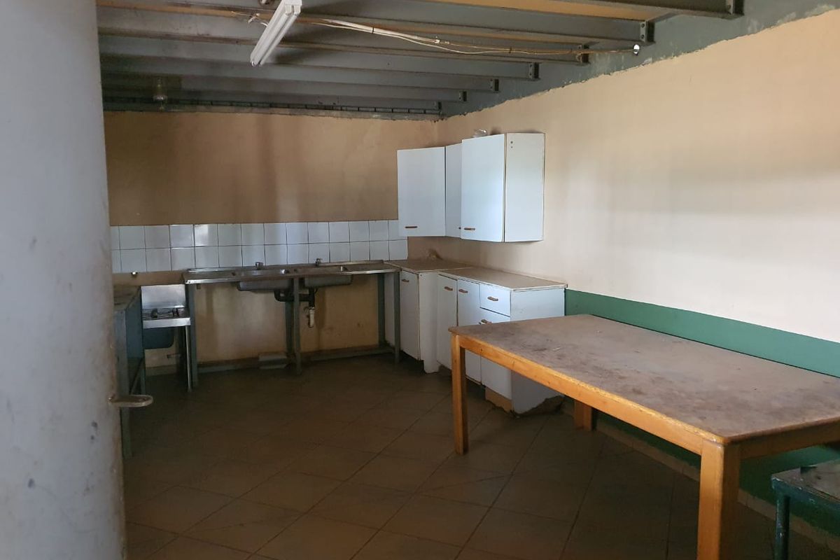 800m2 Warehouse TO LET near Olifantsfontein - Photo 5