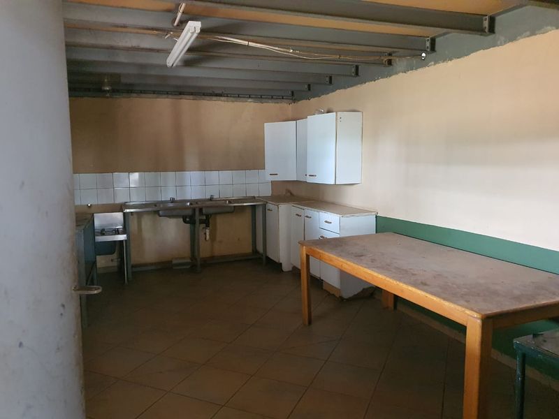 800m2 Warehouse TO LET near Olifantsfontein - Photo 5