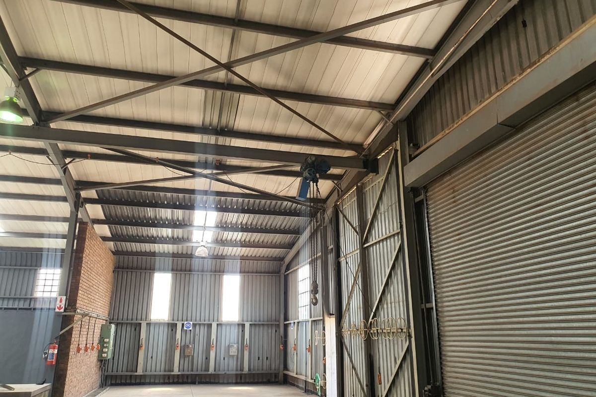 800m2 Warehouse TO LET near Olifantsfontein - Photo 3
