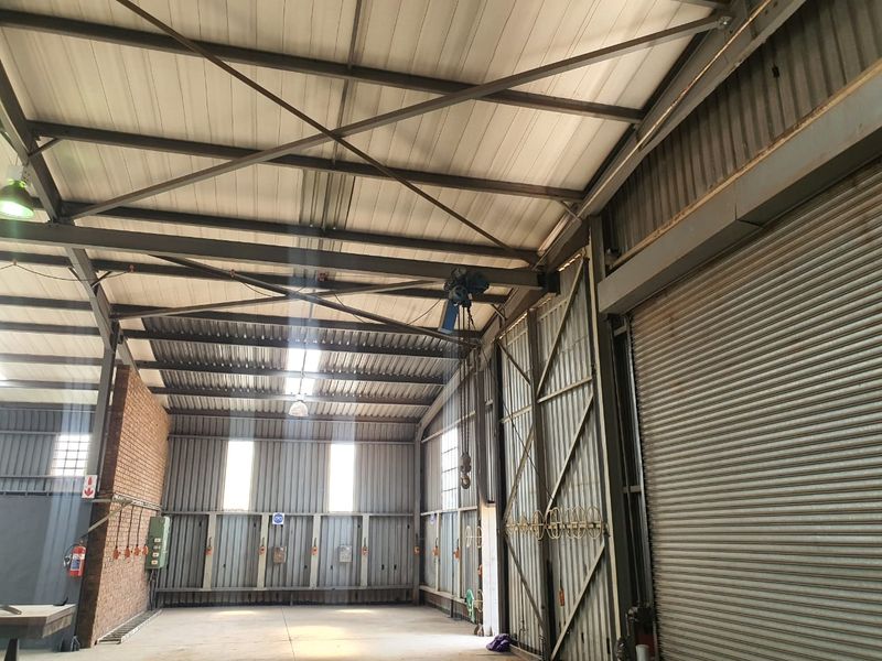 800m2 Warehouse TO LET near Olifantsfontein - Photo 3
