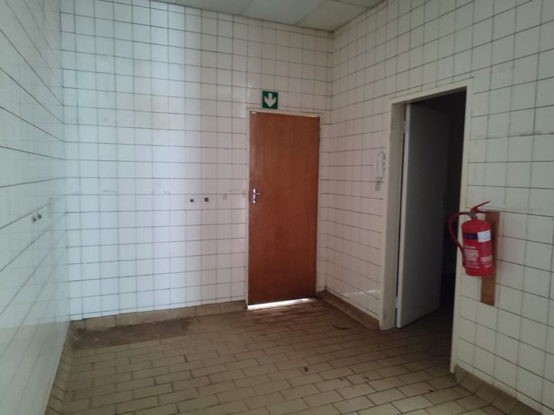 300m2 Retail space TO LET in Waterkloof Ridge - Photo 7