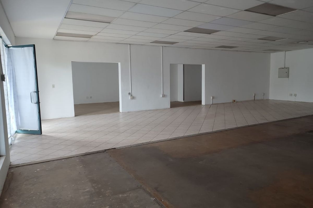 300m2 Retail space TO LET in Waterkloof Ridge - Photo 2