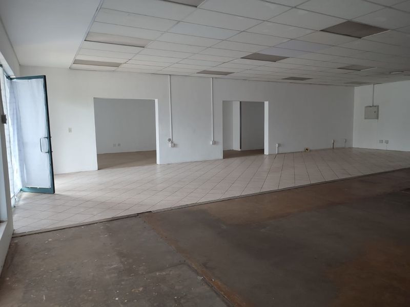 300m2 Retail space TO LET in Waterkloof Ridge - Photo 2
