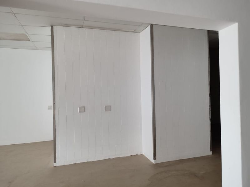 300m2 Retail space TO LET in Waterkloof Ridge - Photo 5