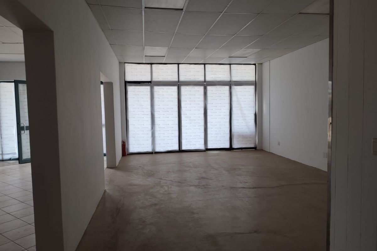 300m2 Retail space TO LET in Waterkloof Ridge - Photo 4