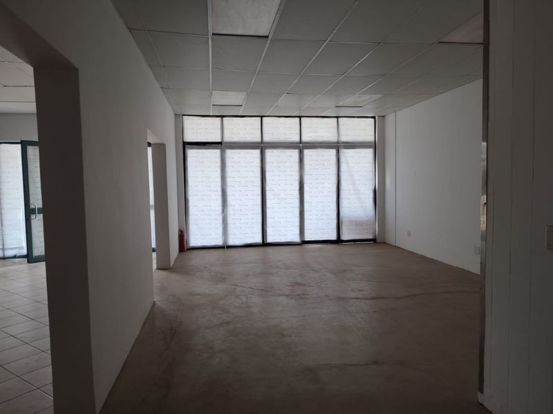 300m2 Retail space TO LET in Waterkloof Ridge - Photo 4