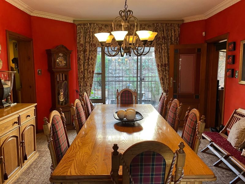 The Perfect Setting in an established suburb - Photo 10