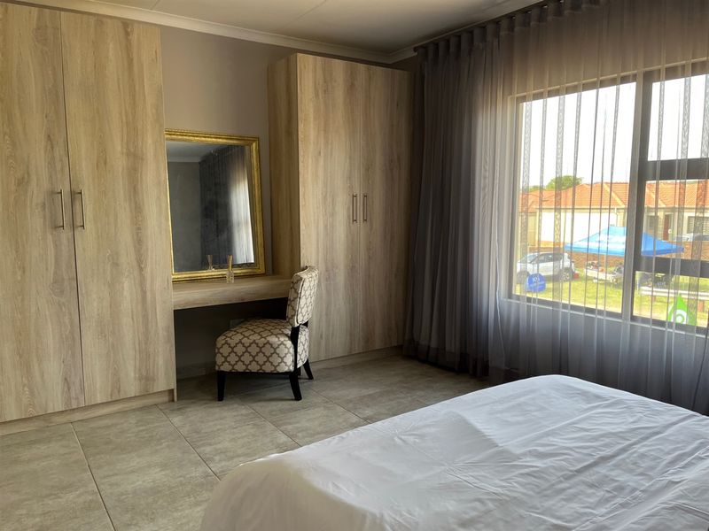 Modern Development in Secure Estate - Photo 7