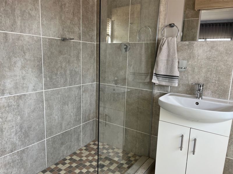 Modern Development in Secure Estate - Photo 5