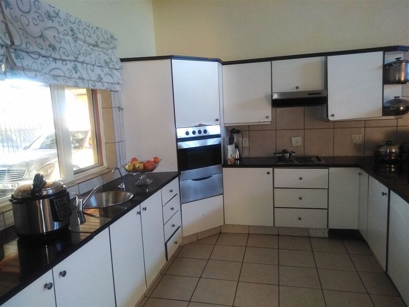 Spacious 4-bedroom house in Reyno Ridge. - Photo 10