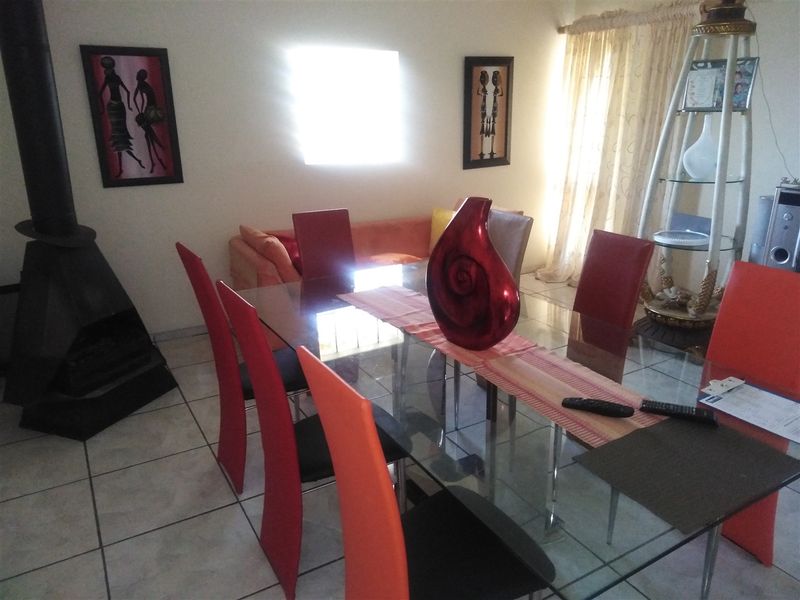 Spacious 4-bedroom house in Reyno Ridge. - Photo 9