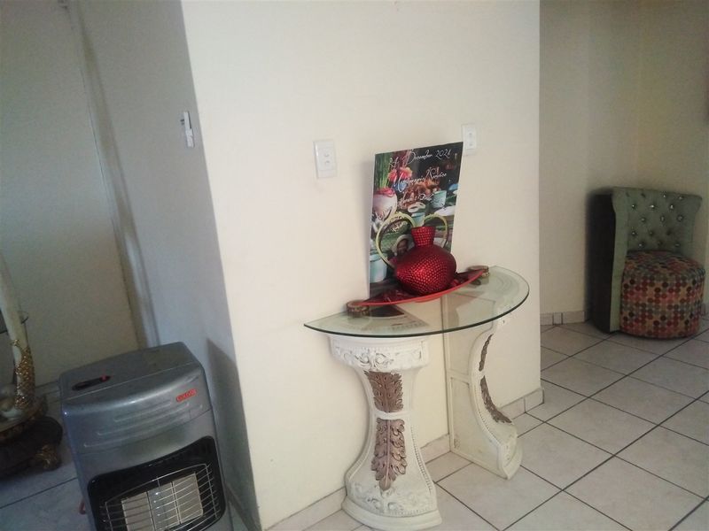 Spacious 4-bedroom house in Reyno Ridge. - Photo 8