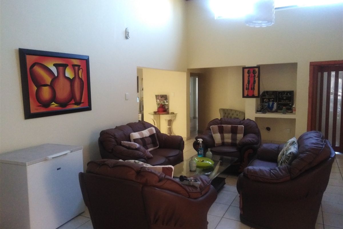 Spacious 4-bedroom house in Reyno Ridge. - Photo 4