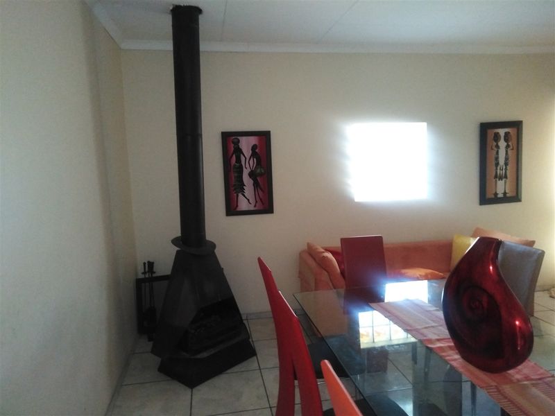 Spacious 4-bedroom house in Reyno Ridge. - Photo 7