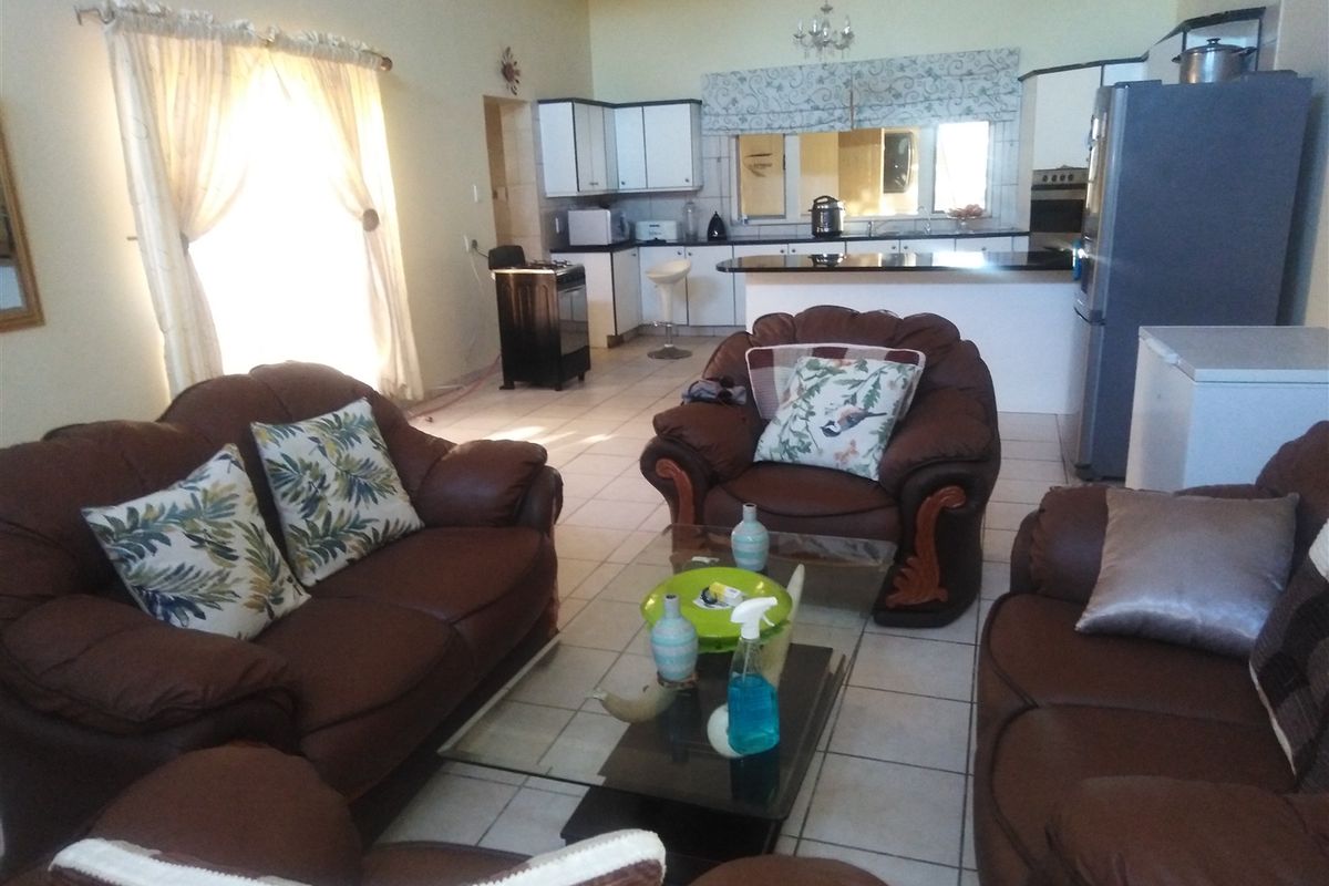 Spacious 4-bedroom house in Reyno Ridge. - Photo 5