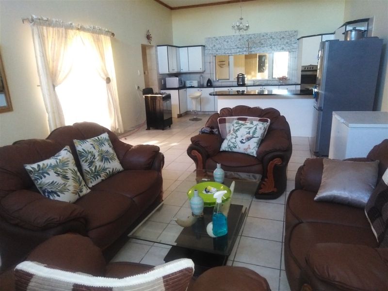 Spacious 4-bedroom house in Reyno Ridge. - Photo 5