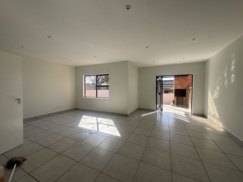 Sunset Boulevard - New Look - Photo 3