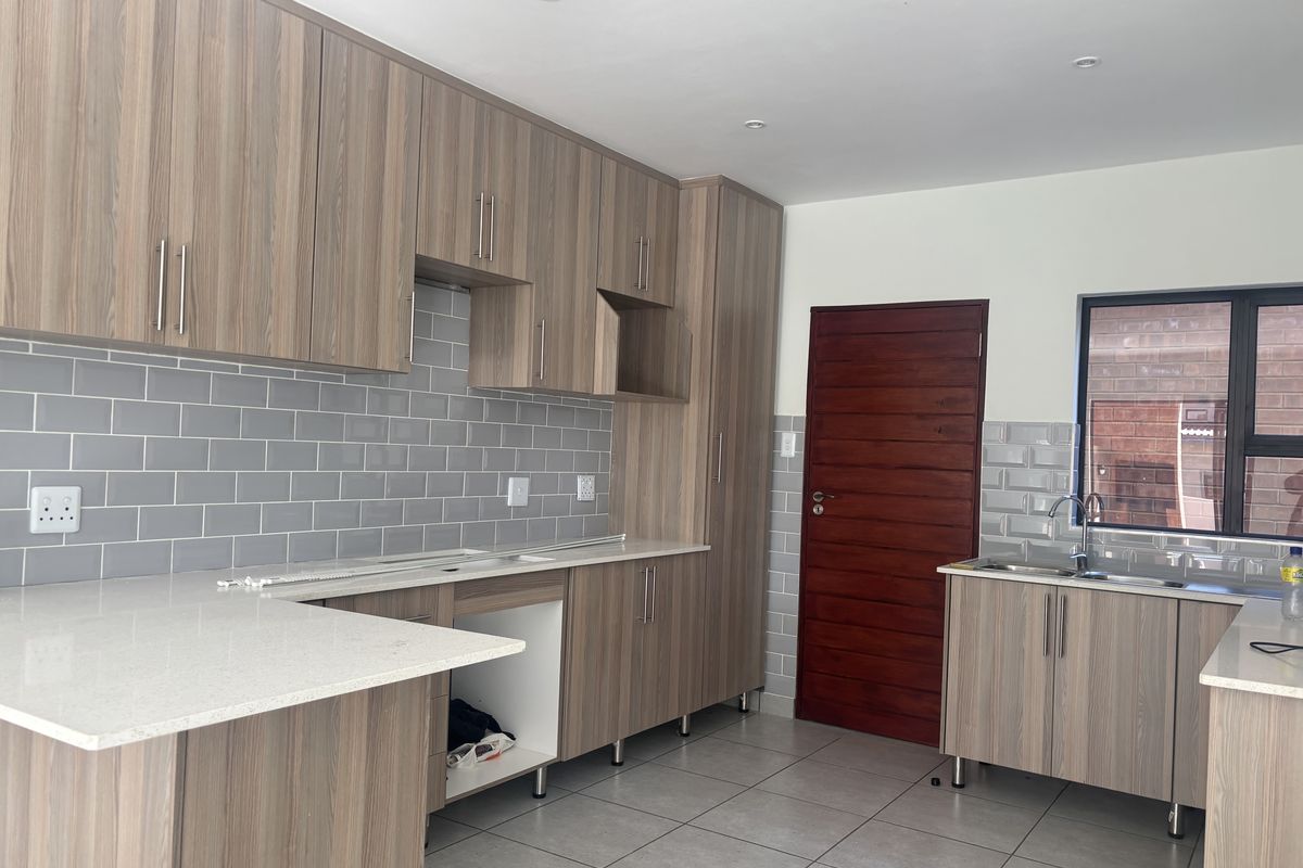 Sunset Boulevard - New Look - Photo 2