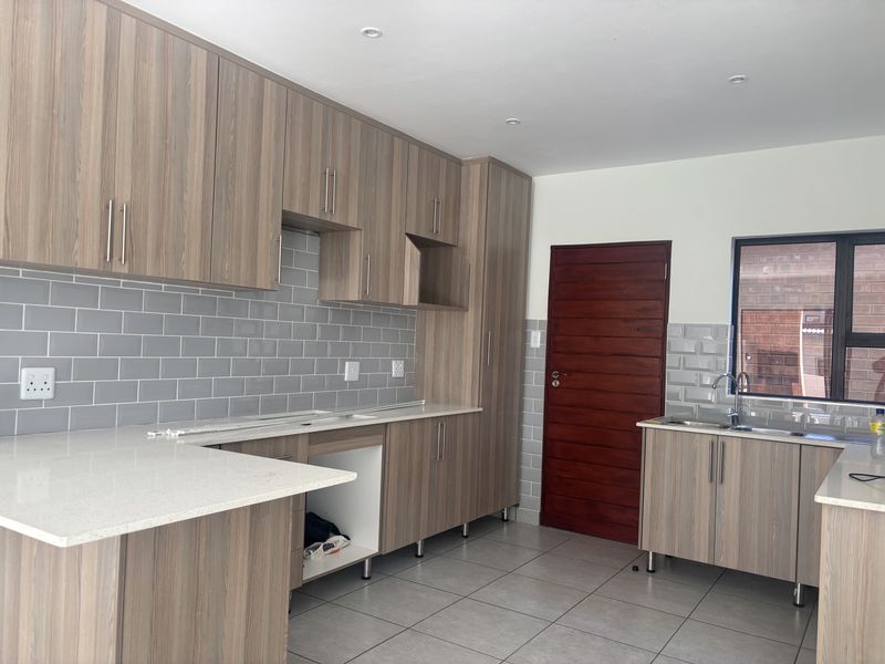 Sunset Boulevard - New Look - Photo 2