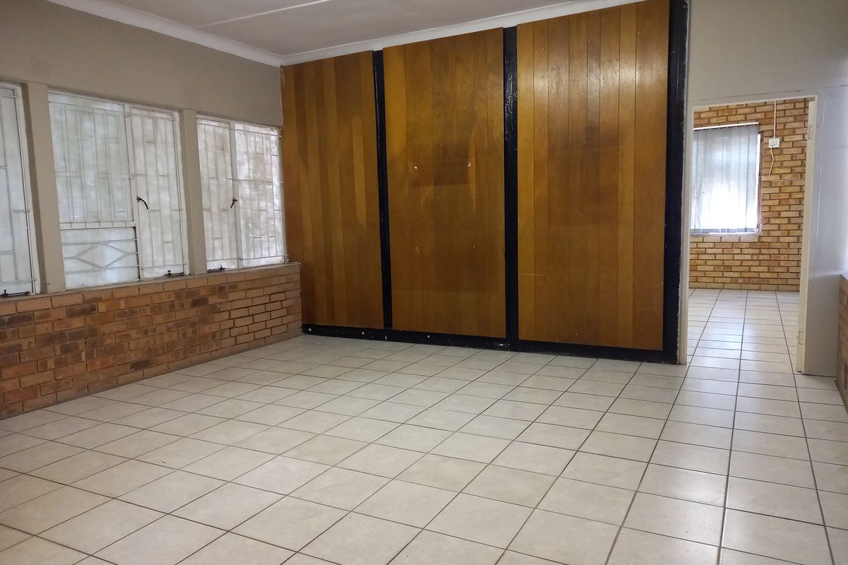 Frontage Warehouse Ready for Business - Photo 2