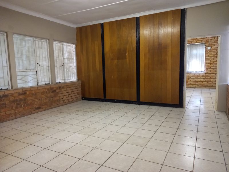 Frontage Warehouse Ready for Business - Photo 2