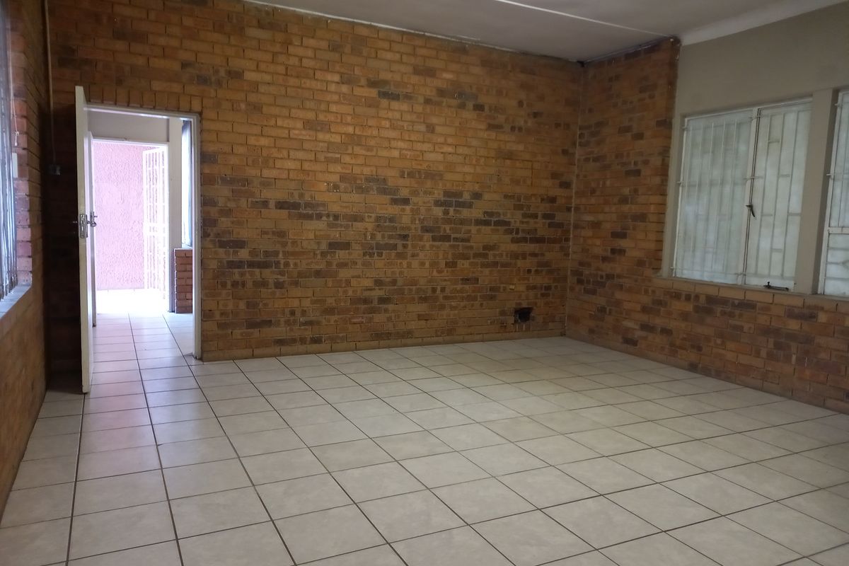 Frontage Warehouse Ready for Business - Photo 4