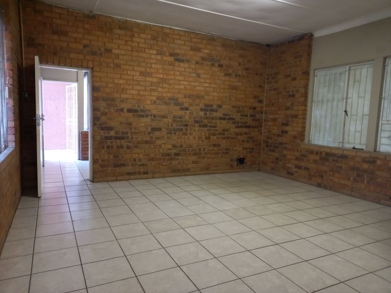 Frontage Warehouse Ready for Business - Photo 4