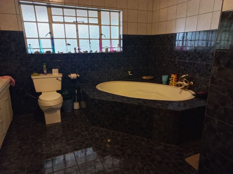 Spacious family home in Cashan - Photo 10