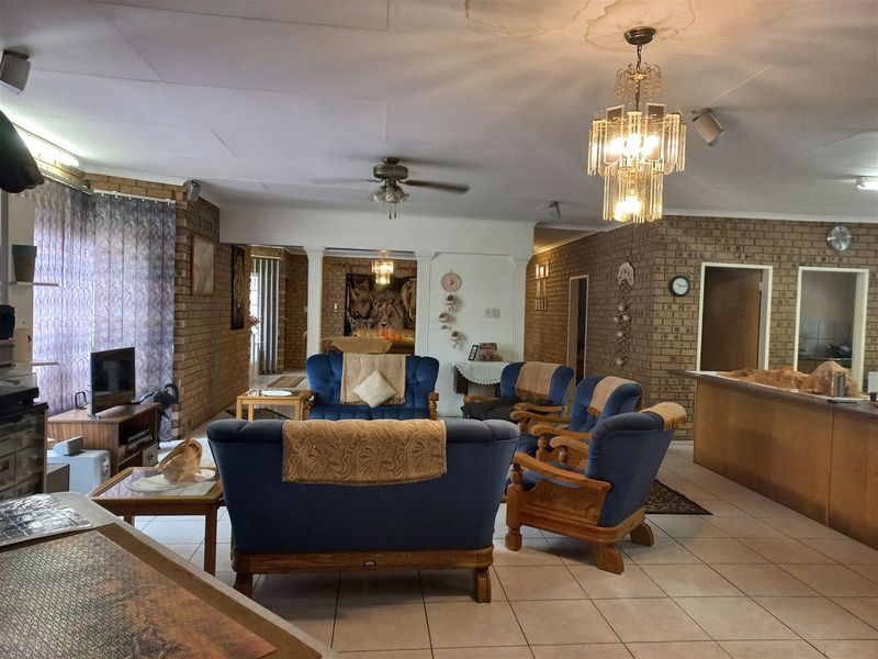 Spacious family home in Cashan - Photo 6