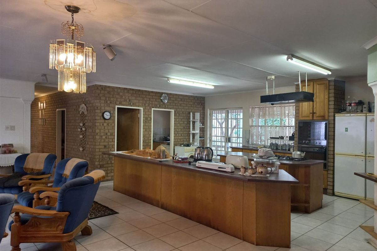 Spacious family home in Cashan - Photo 3