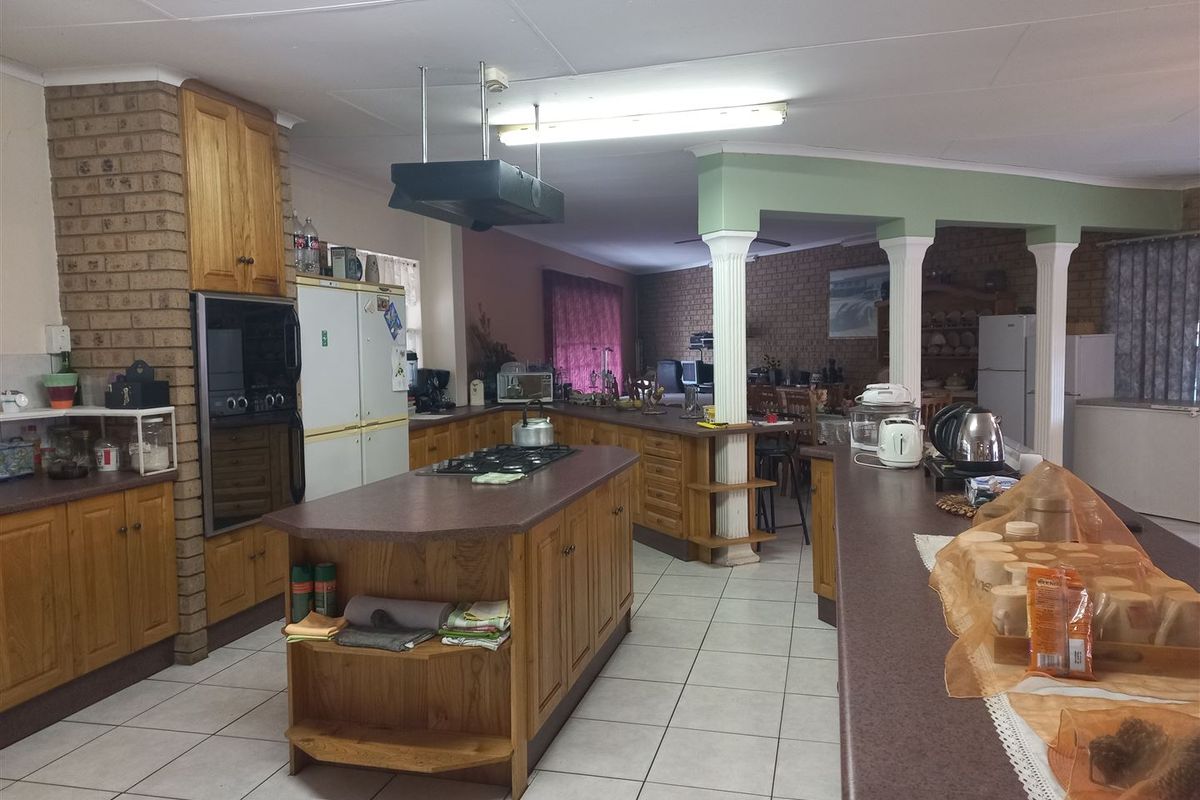 Spacious family home in Cashan - Photo 4