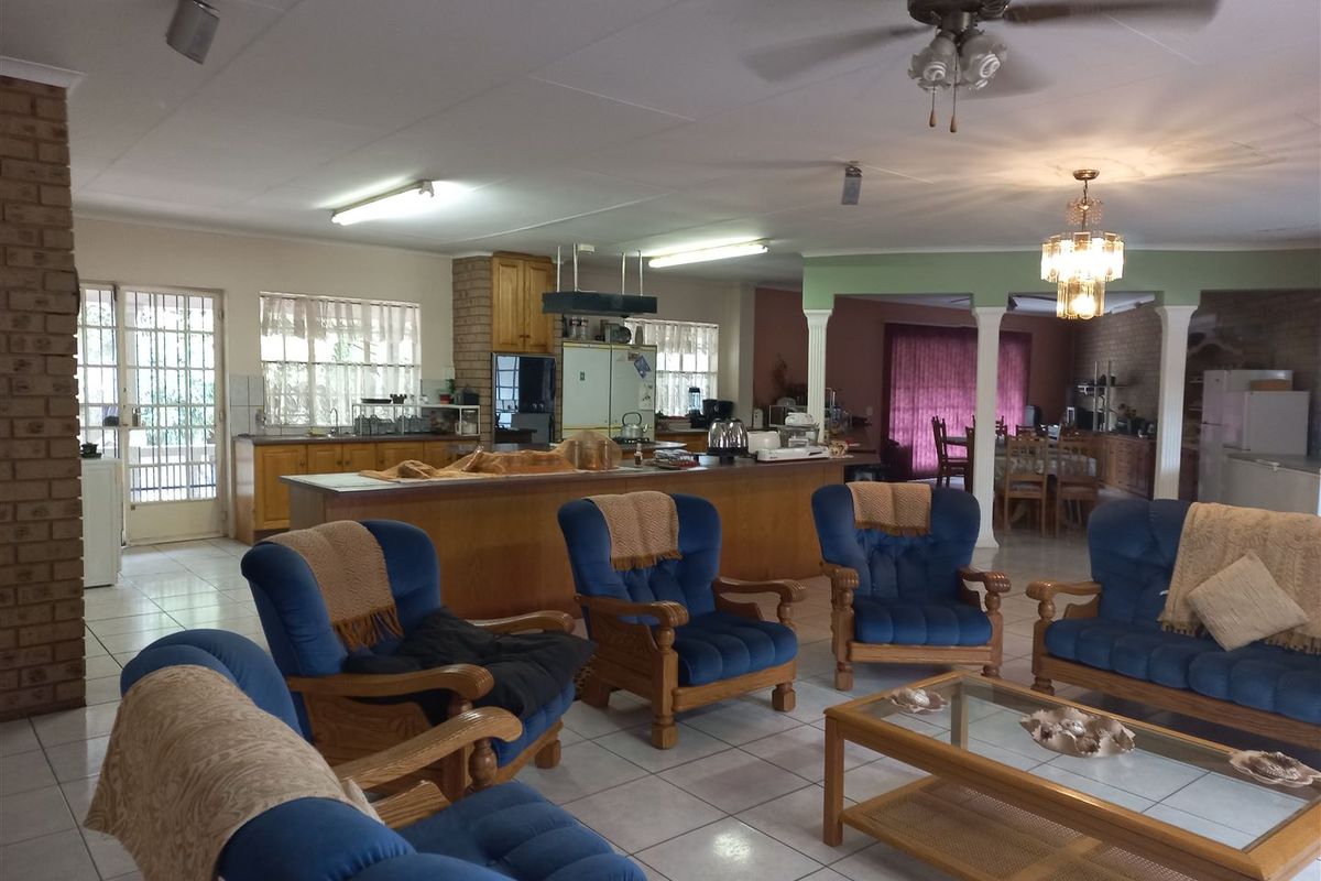 Spacious family home in Cashan - Photo 5