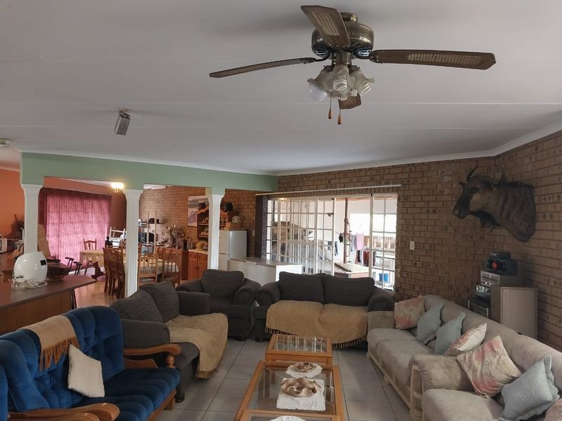 Spacious family home in Cashan - Photo 7