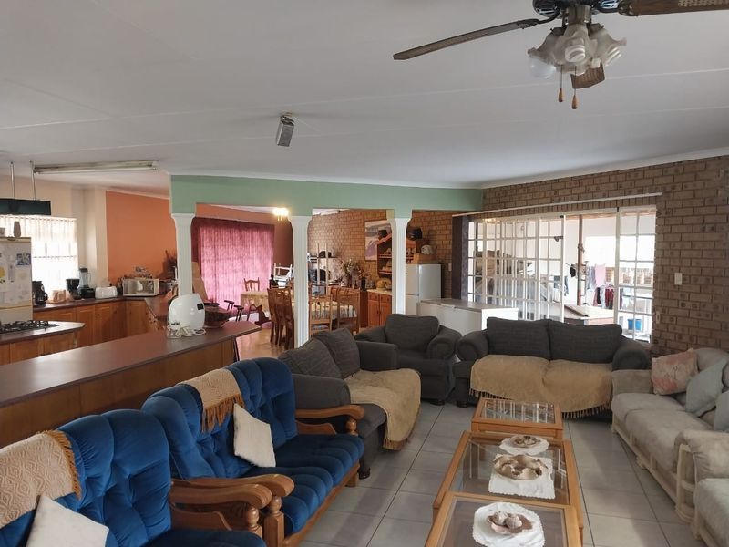 Spacious family home in Cashan - Photo 8