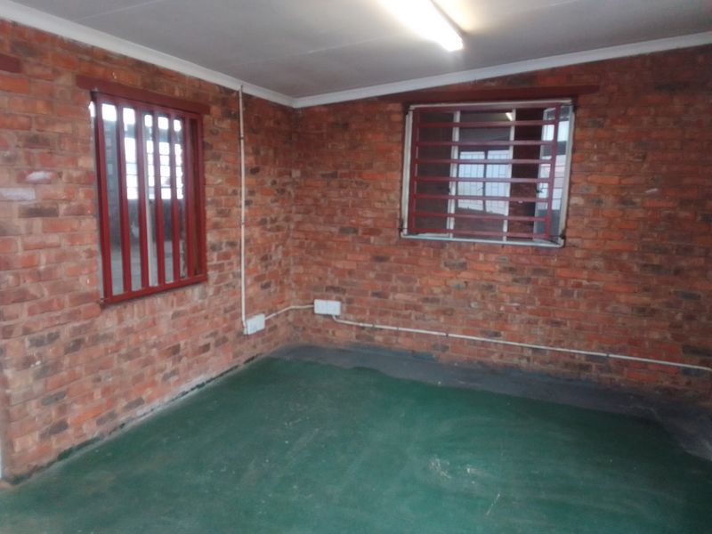 Ideal workshop and office Space - Photo 9