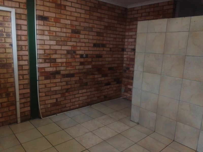 Ideal workshop and office Space - Photo 6